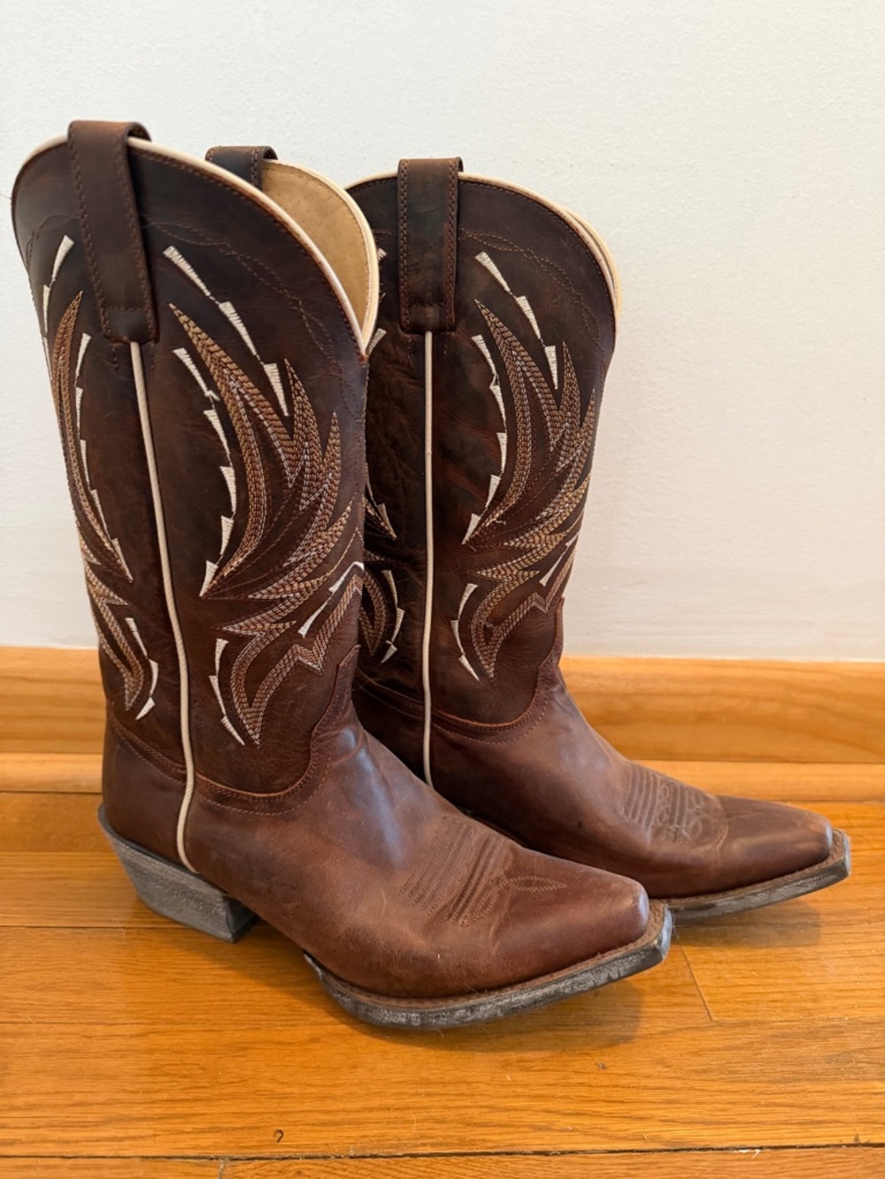 NEW Shyanne Women’s Western Snip Toe Boots - Size 7.5M